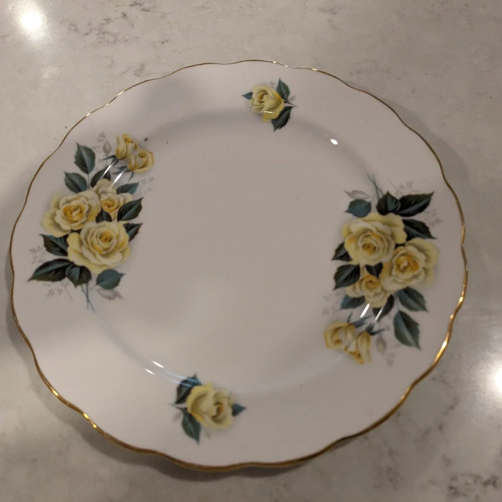 1991 Vintage Porcelain Royal National Rose Majesty Portugal & Vintage Royal Vale